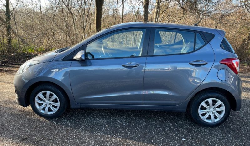 
								Hyundai i10 full									