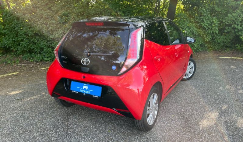 
								Toyota Aygo 1,0 VVT-i x-press 5d full									