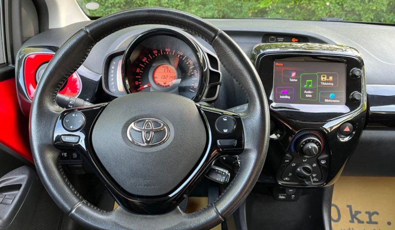 
								Toyota Aygo 1,0 VVT-i x-press 5d full									