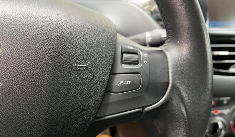 
								Peugeot 208 1,6 BlueHDi 100 Desire 5d full									