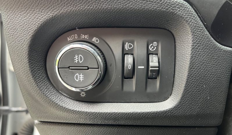
								Opel Corsa 1,2 Innovation 5d full									