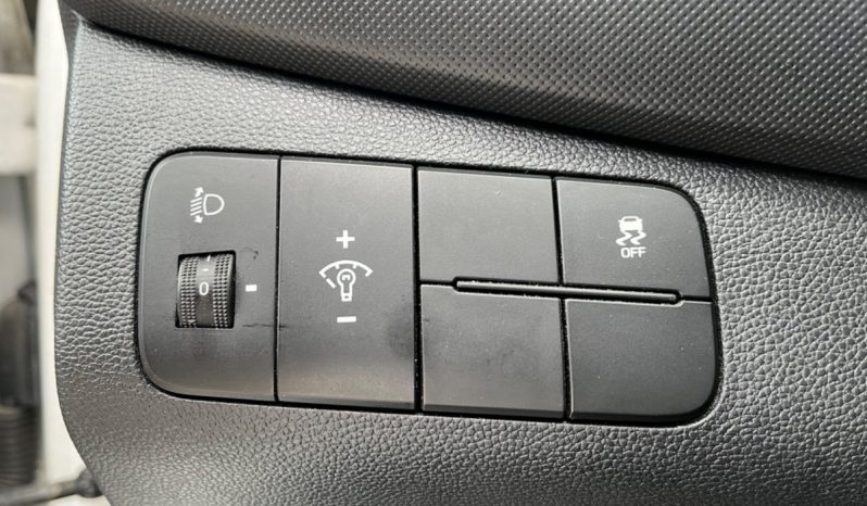 
								Hyundai i10 1,0 Premium 5d full									