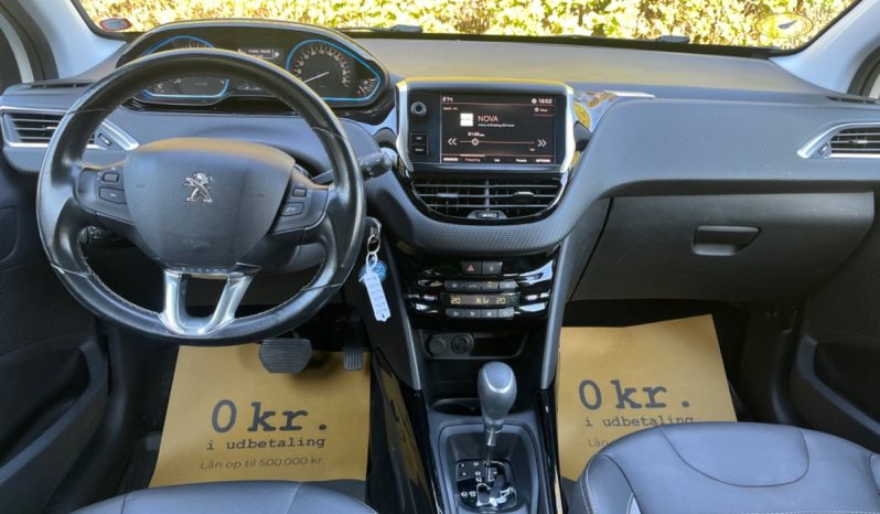 
								Peugeot 2008 1,2 e-THP 110 Allure EAT6 5d full									