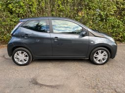 
										Toyota Aygo 1,0 VVT-i x-press 5d full									