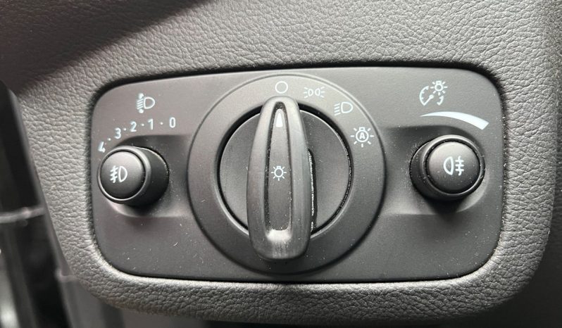 
								Ford C-MAX 1,0 SCTi 125 Titanium+ 5d full									