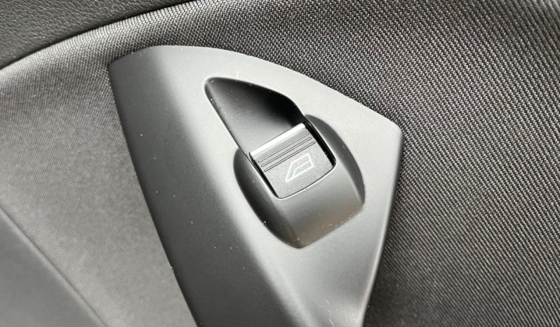 
								Ford C-MAX 1,0 SCTi 125 Titanium+ 5d full									