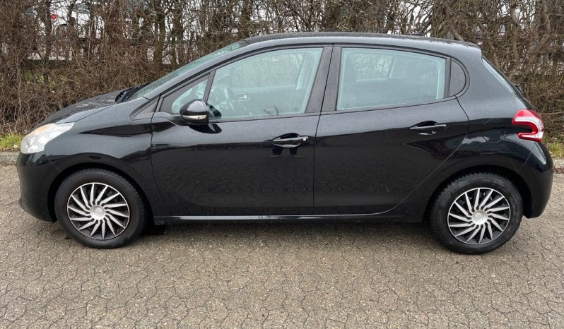 
								Peugeot 208 1,2 VTi Active 5d full									