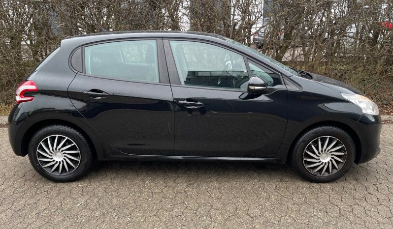 
								Peugeot 208 1,2 VTi Active 5d full									