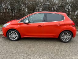 
										Peugeot 208 1,2 e-THP 110 Allure Sky 5d full									