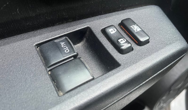 
								Toyota Yaris 1,0 VVT-i T2 5d full									