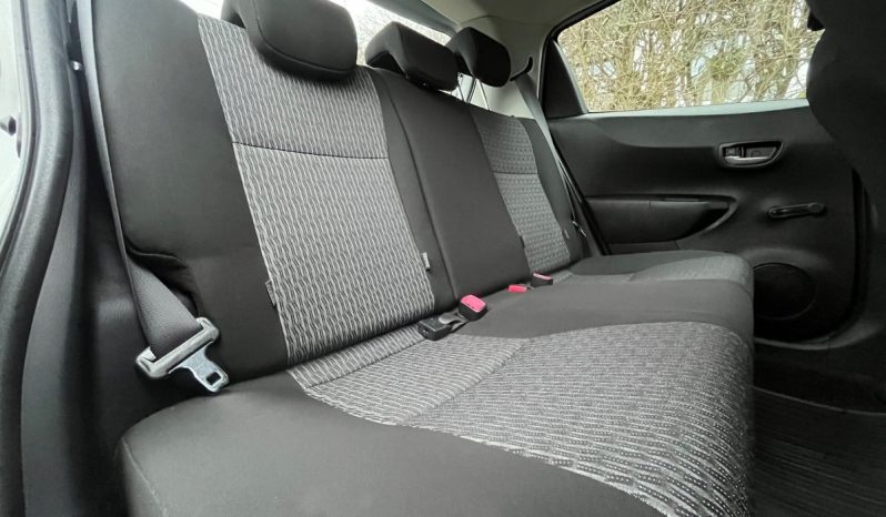 
								Toyota Yaris 1,0 VVT-i T2 5d full									