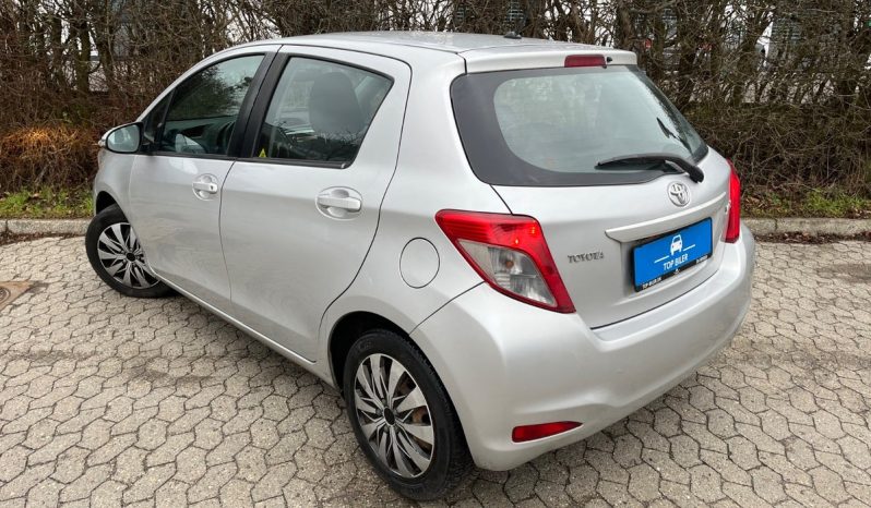 
								Toyota Yaris 1,0 VVT-i T2 5d full									