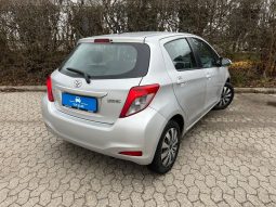 
										Toyota Yaris 1,0 VVT-i T2 5d full									