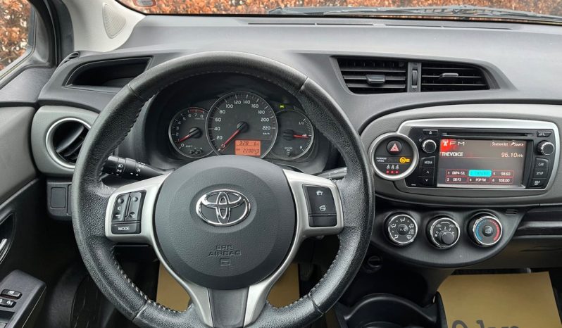 
								Toyota Yaris 1,0 VVT-i T2 5d full									