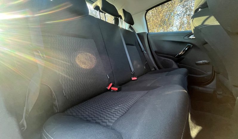 
								Peugeot 208 1,2 VTi 82 Allure 5d full									