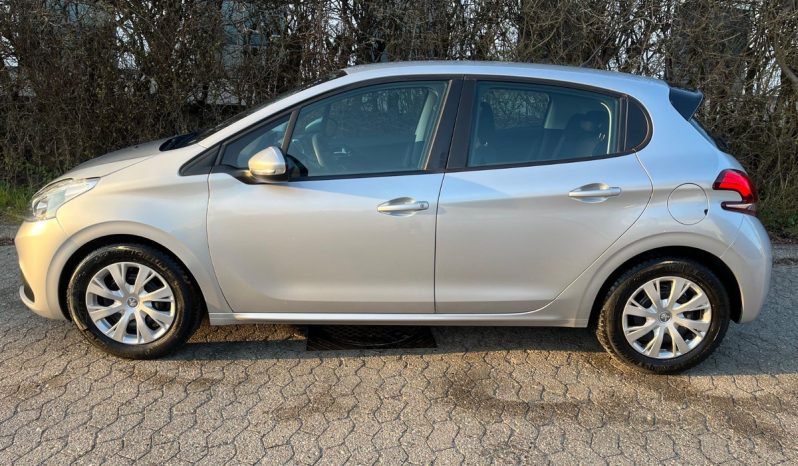 
								Peugeot 208 1,2 VTi 82 Allure 5d full									