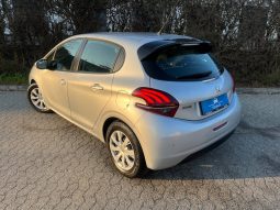 
										Peugeot 208 1,2 VTi 82 Allure 5d full									