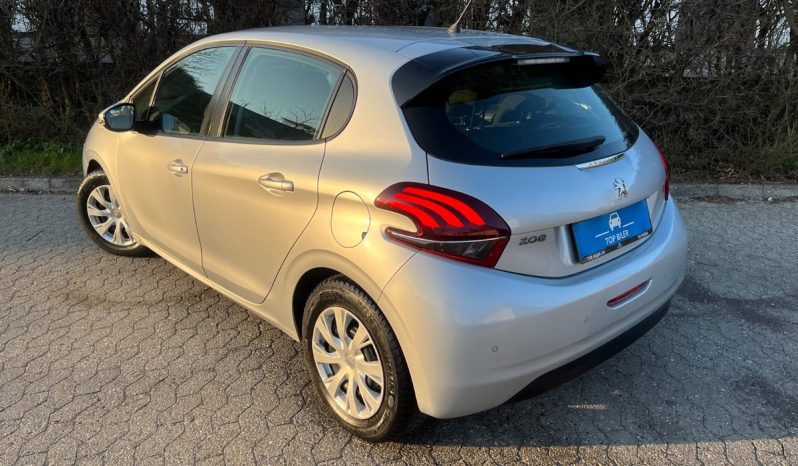 
								Peugeot 208 1,2 VTi 82 Allure 5d full									