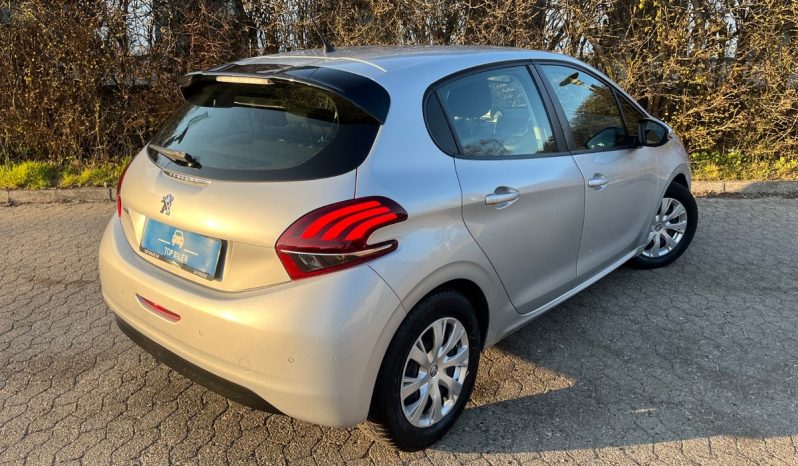 
								Peugeot 208 1,2 VTi 82 Allure 5d full									