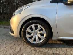 
										Peugeot 208 1,2 VTi 82 Allure 5d full									