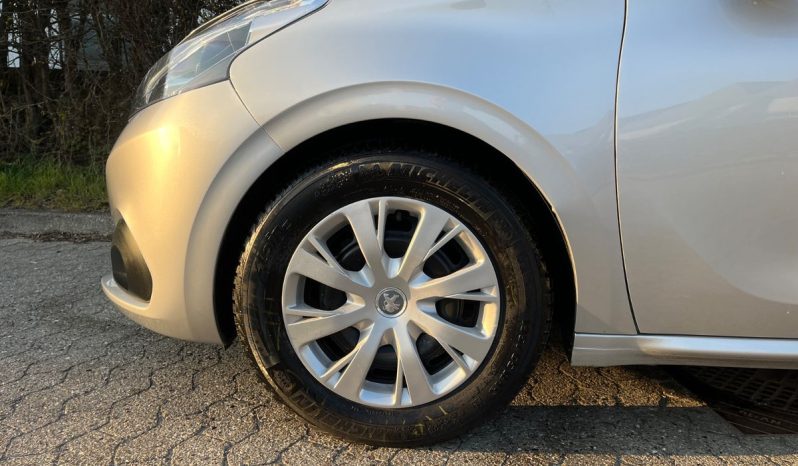 
								Peugeot 208 1,2 VTi 82 Allure 5d full									