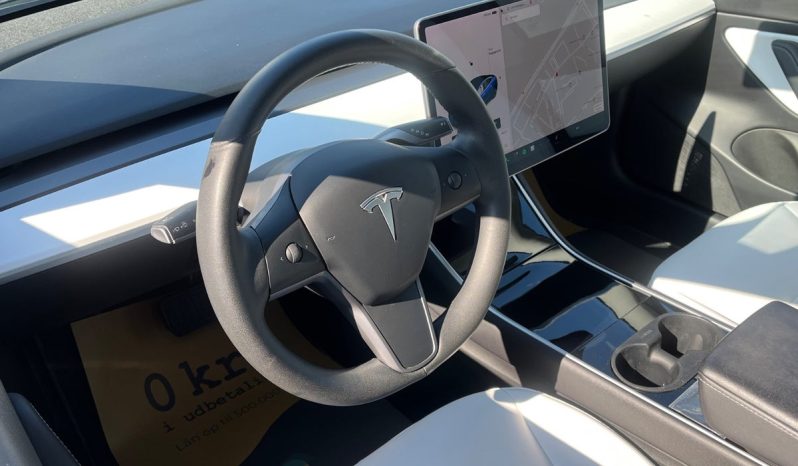 
								Tesla Model 3 Long Range AWD 4d full									