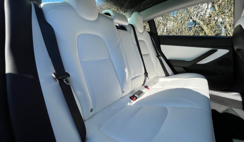 
								Tesla Model 3 Long Range AWD 4d full									