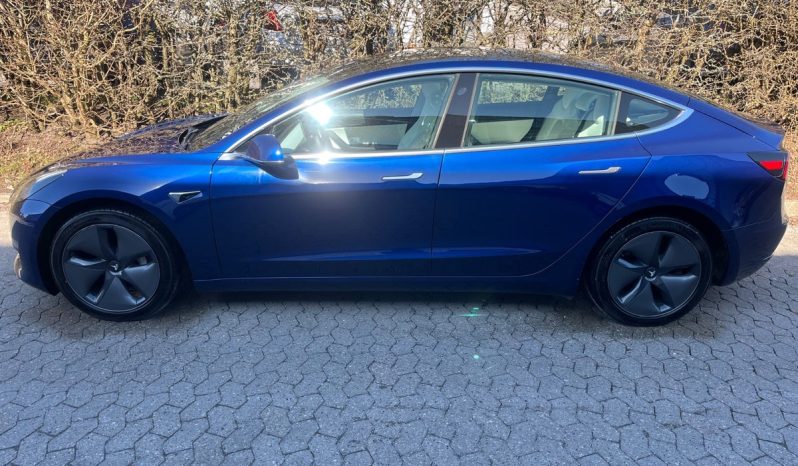 
								Tesla Model 3 Long Range AWD 4d full									