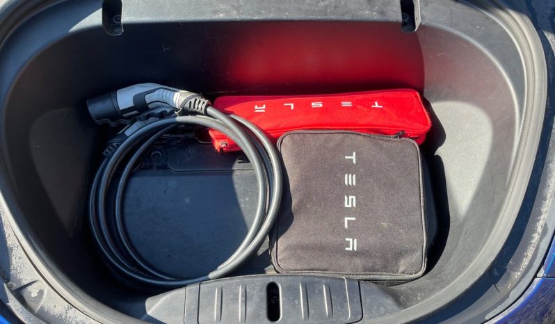 
								Tesla Model 3 Long Range AWD 4d full									