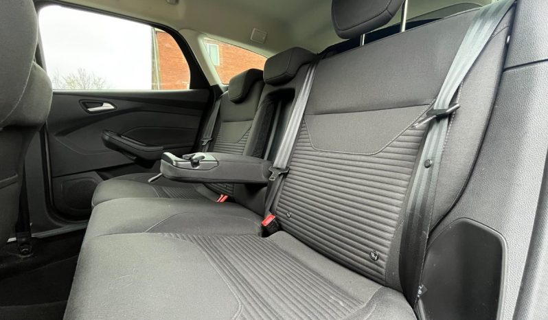 
								Ford Focus 1,0 SCTi 125 Titanium stc. 5d full									