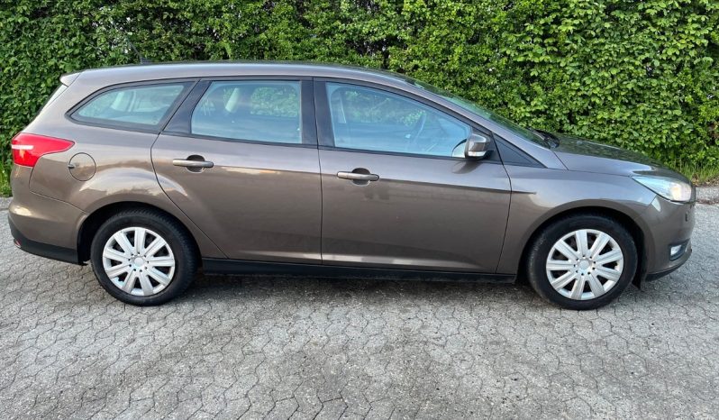 
								Ford Focus 1,0 SCTi 125 Business stc. 5d full									