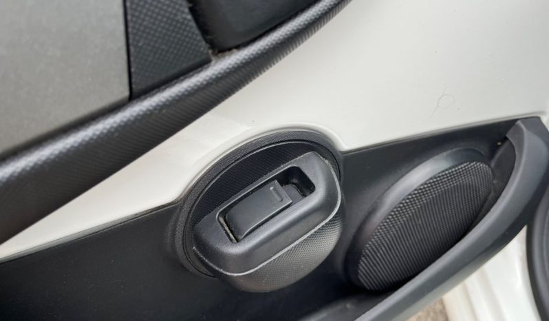 
								Peugeot 107 1,0 Cool 5d full									