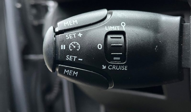 
								Peugeot 3008 1,2 e-THP 130 Allure 5d full									