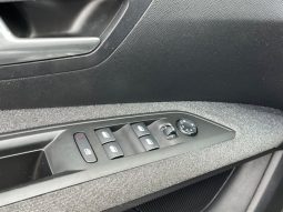 
										Peugeot 3008 1,2 e-THP 130 Allure 5d full									