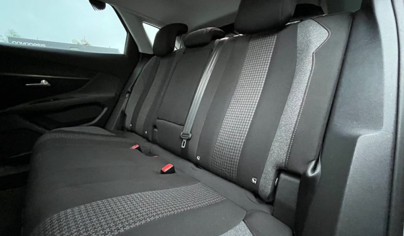 
								Peugeot 3008 1,2 e-THP 130 Allure 5d full									