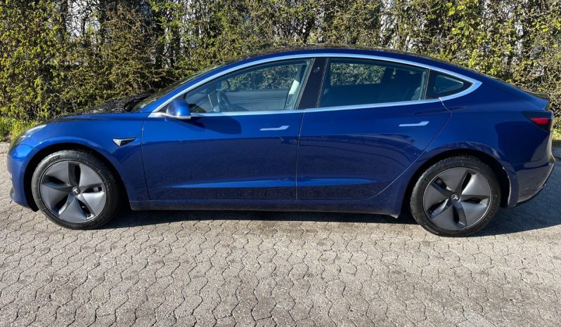 
								Tesla Model 3 Long Range AWD 4d full									