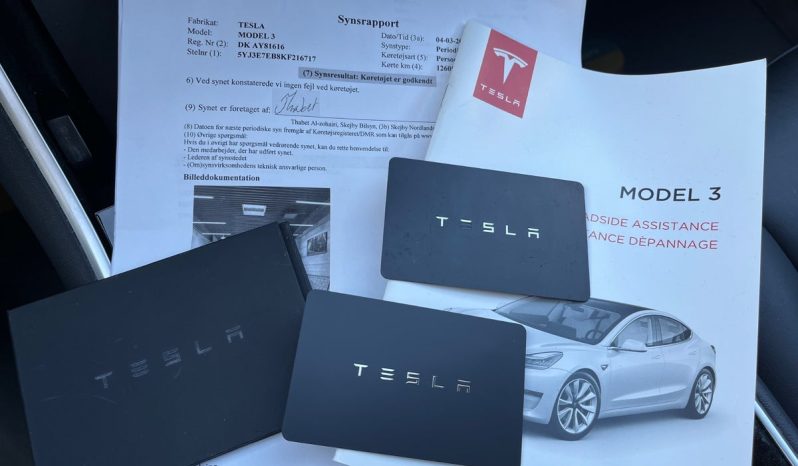 
								Tesla Model 3 Long Range AWD 4d full									