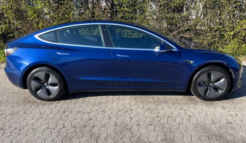 
								Tesla Model 3 Long Range AWD 4d full									