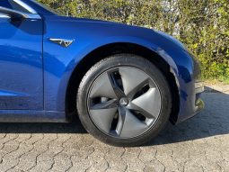 
										Tesla Model 3 Long Range AWD 4d full									