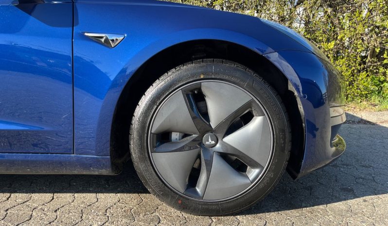 
								Tesla Model 3 Long Range AWD 4d full									
