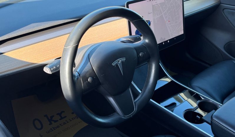 
								Tesla Model 3 Long Range AWD 4d full									