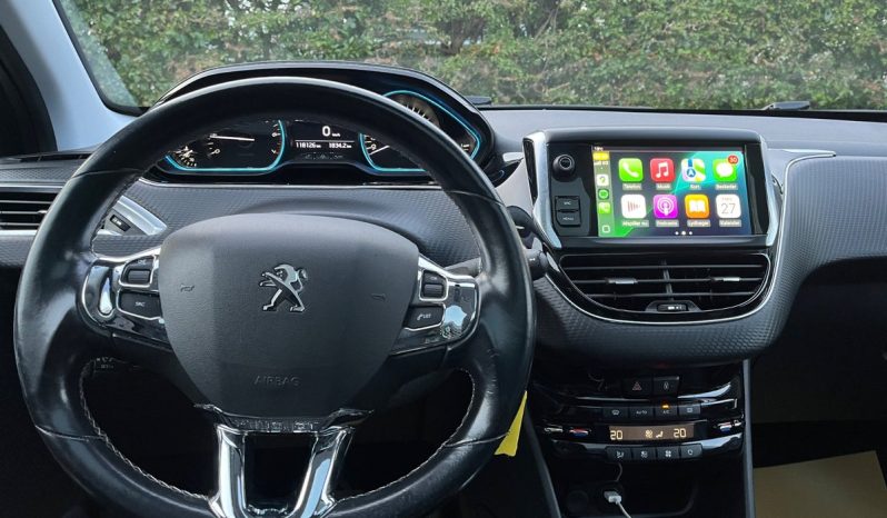
								Peugeot 2008 1,2 PureTech 110 Allure Sky EAT6 5d full									