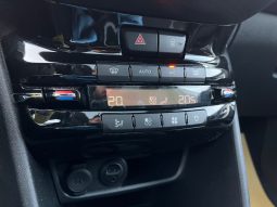 
										Peugeot 2008 1,2 PureTech 110 Allure Sky EAT6 5d full									