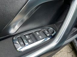 
										Peugeot 2008 1,2 PureTech 110 Allure Sky EAT6 5d full									