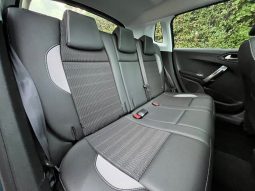 
										Peugeot 2008 1,2 PureTech 110 Allure Sky EAT6 5d full									