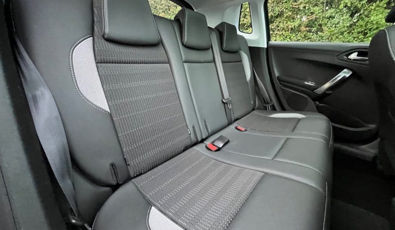 
								Peugeot 2008 1,2 PureTech 110 Allure Sky EAT6 5d full									