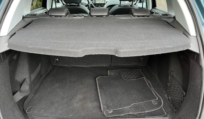 
								Peugeot 2008 1,2 PureTech 110 Allure Sky EAT6 5d full									
