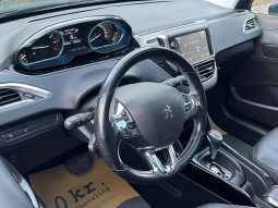 
										Peugeot 2008 1,2 PureTech 110 Allure Sky EAT6 5d full									