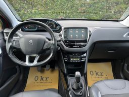 
										Peugeot 2008 1,2 e-THP 110 Allure Sky 5d full									