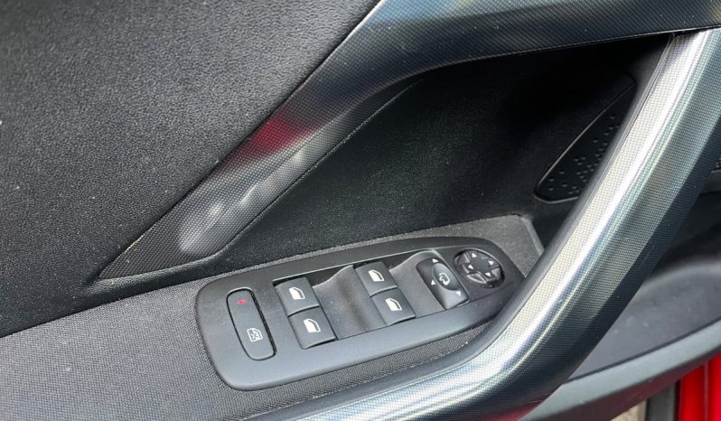 
								Peugeot 2008 1,2 e-THP 110 Allure Sky 5d full									